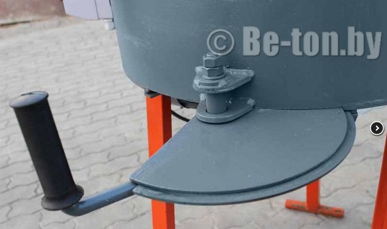 Затвор бетоносмесителя принудительного действия